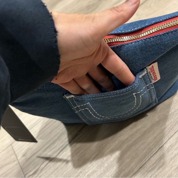 NWT True Religion Denim Blue Makeup Bag - Picture 2 of 8